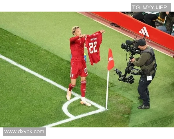 当足球球星情绪失控裁判亮出黄牌引发全场热议与赛场风波