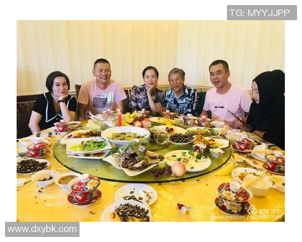 昔日球场英雄重聚时光定格:过气足球明星合照回顾辉煌岁月